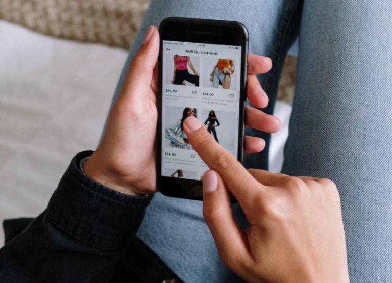 perbedaan ecommerce dan marketplace