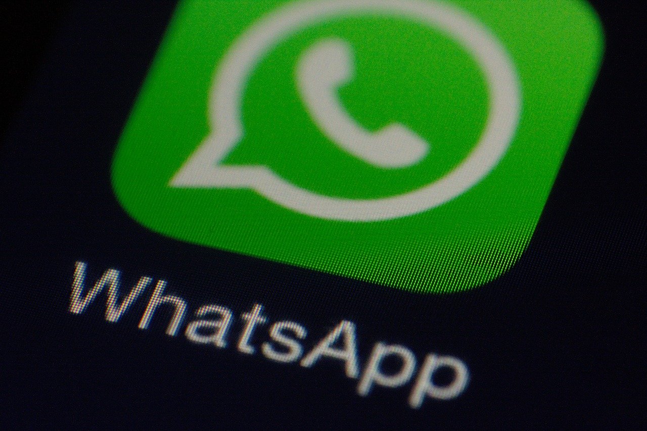 Kebijakan Baru Whatsapp Memaksa Pengguna Berbagi Data dengan Facebook?